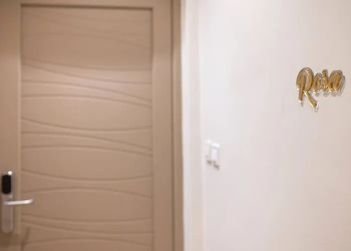 Rosa's Luxury * コス・タウン