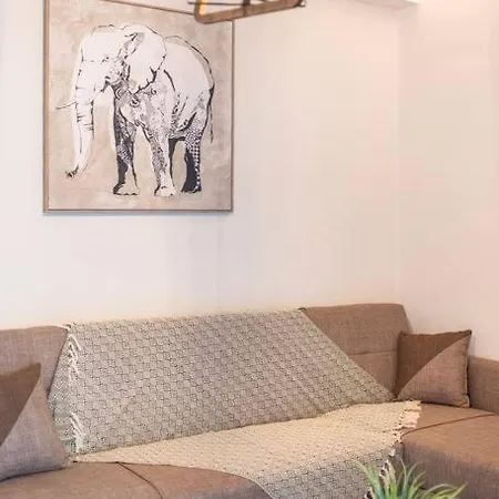 Rosa's Luxury アパート